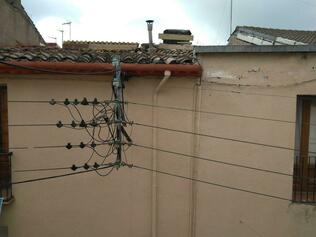 Eliminació de la línia elèctrica aèria al carrer Santa Oliva